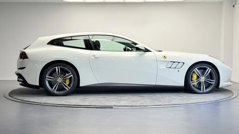 FERRARI GTC4 LUSSO