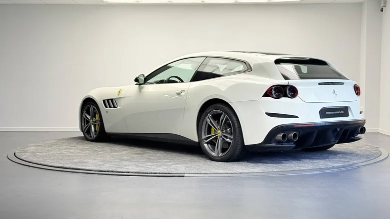 FERRARI GTC4 LUSSO