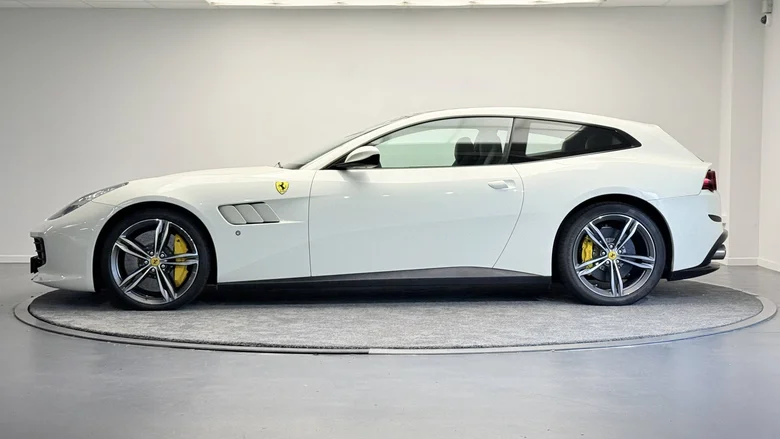 FERRARI GTC4 LUSSO