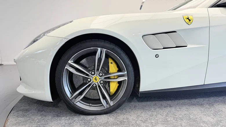 FERRARI GTC4 LUSSO