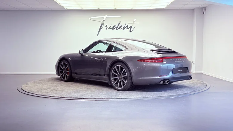 PORSCHE 911 CARRERA COUPE