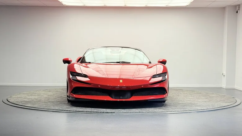 FERRARI SF90 STRADALE