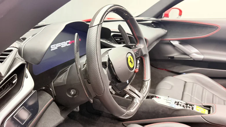 FERRARI SF90 STRADALE