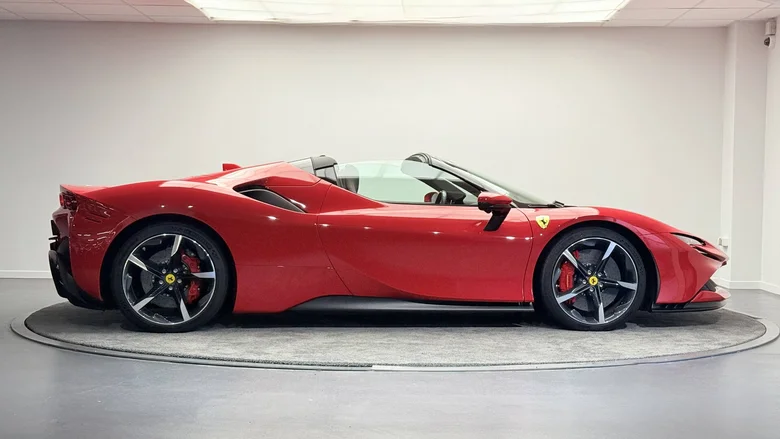 FERRARI SF90 STRADALE