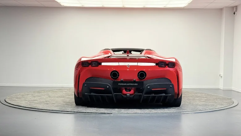 FERRARI SF90 STRADALE
