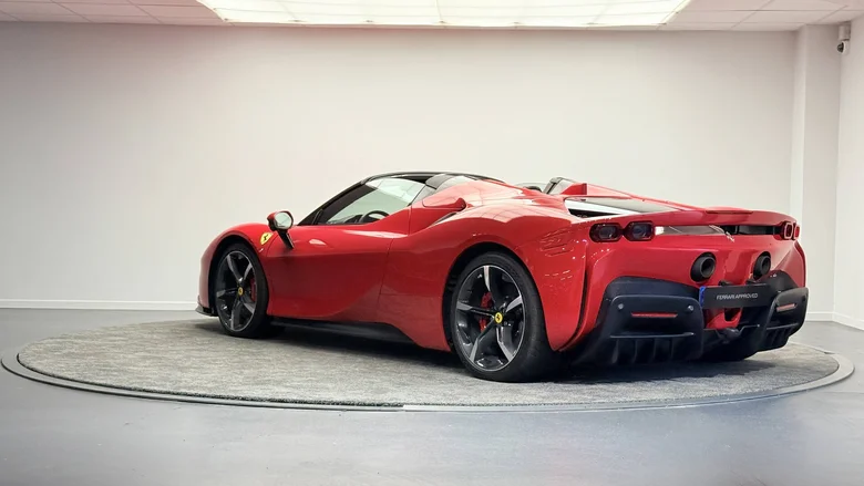 FERRARI SF90 STRADALE