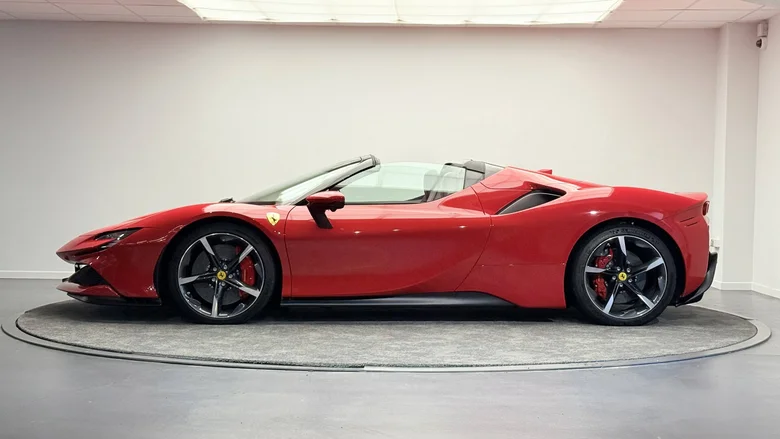 FERRARI SF90 STRADALE