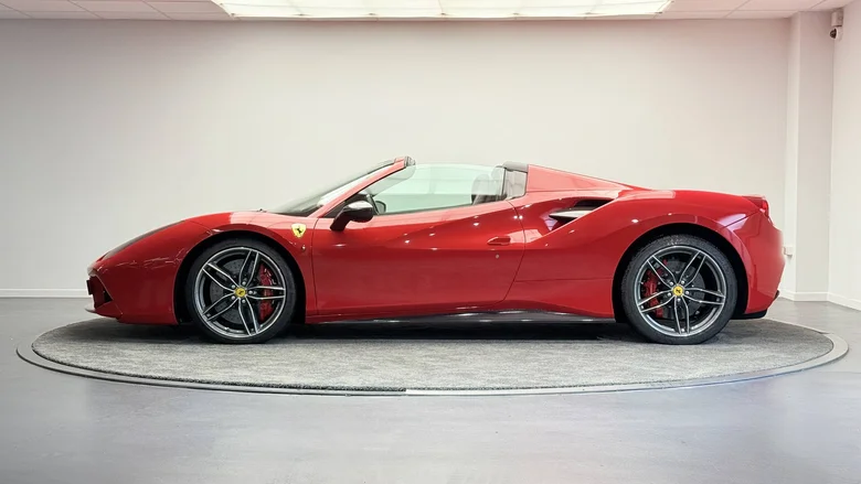 FERRARI 488 SPIDER