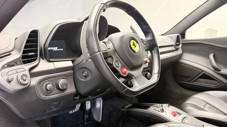 FERRARI 458 ITALIA