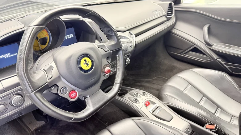 FERRARI 458 ITALIA