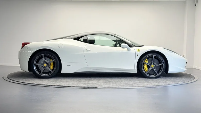 FERRARI 458 ITALIA