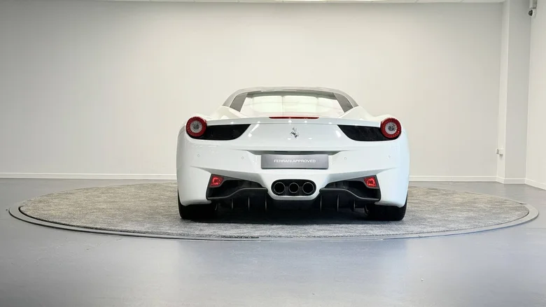 FERRARI 458 ITALIA